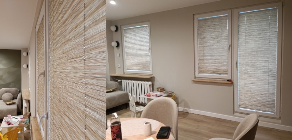 Beżowe plisy okienne w salonie, widoczne z bliska i w oddali. Dwa okna z plisami w Zgierzu. Naturalne światło dzienne.