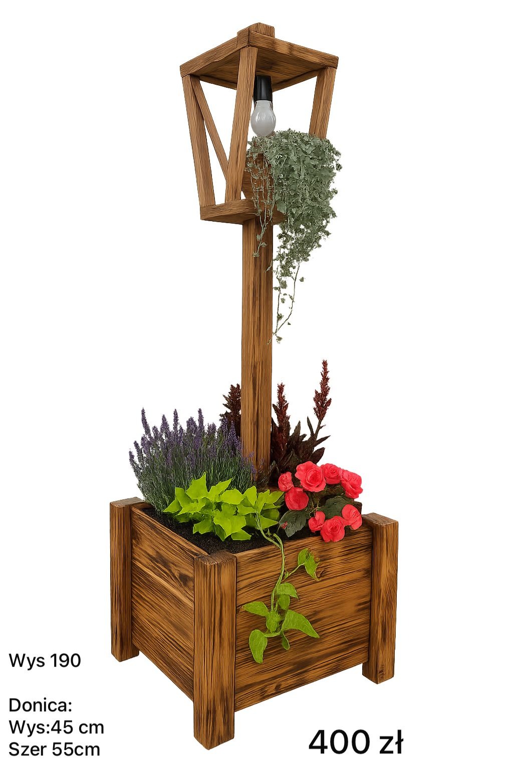Drewniana donica z lampą, różne rośliny wewnątrz, styl rustykalny. Widoczne wymiary i cena. Idealna do dekoracji ogrodu lub tarasu, ciepłe oświetlenie.