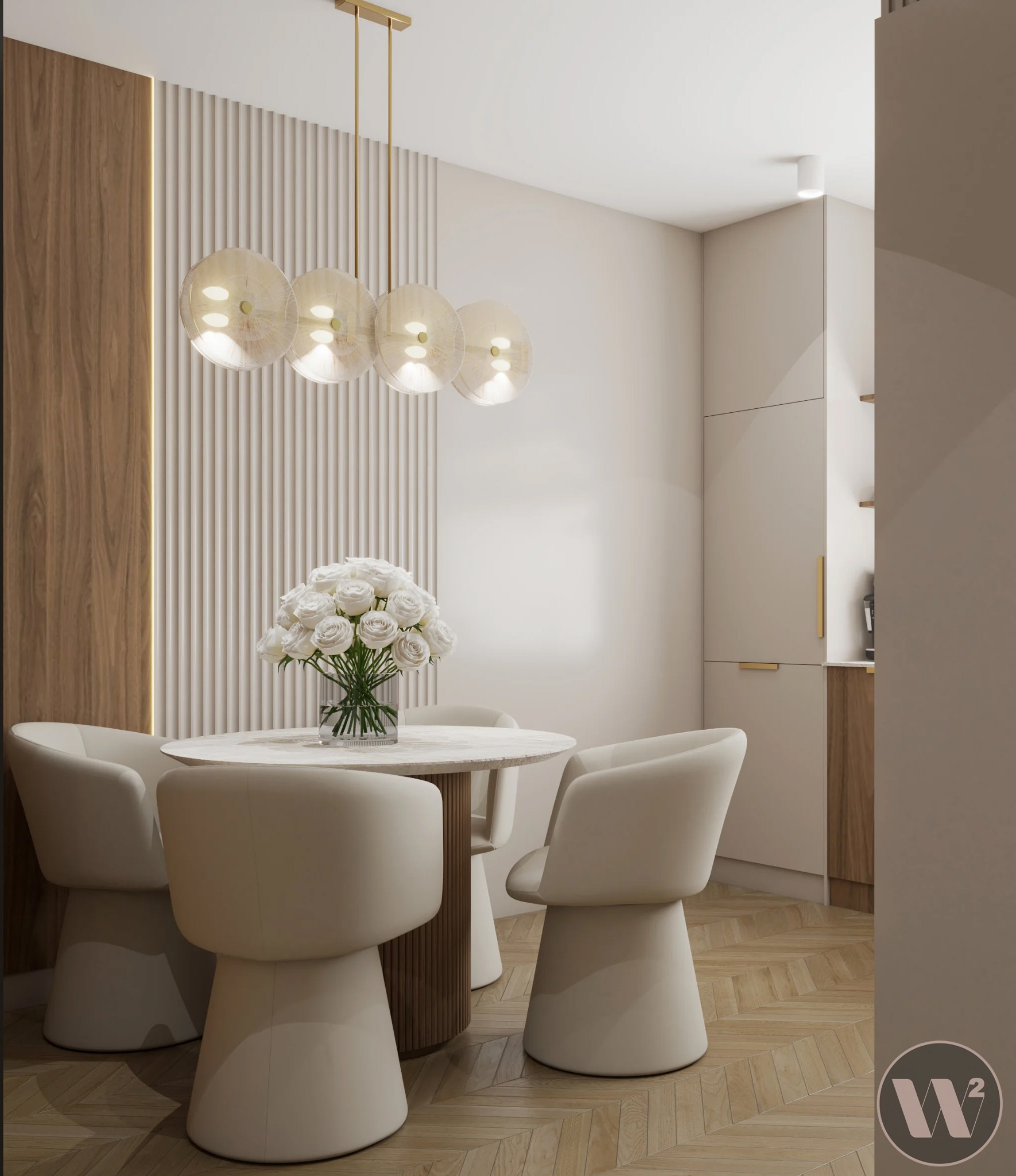 Jasne wnętrze jadalni: okrągły stół z białym bukietem róż, krzesła w kremowym odcieniu, parkiet w jodełkę i designerska lampa wisząca z kloszami w kształcie dysków.