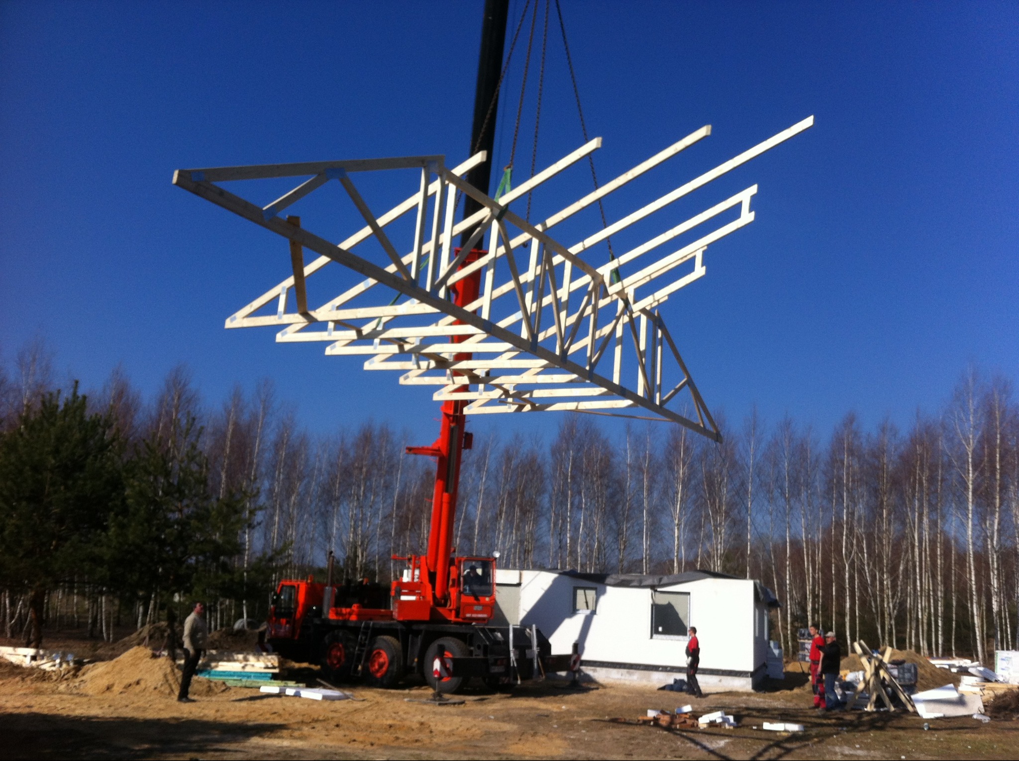 Montaż więźby dachowej prefabrykowanej