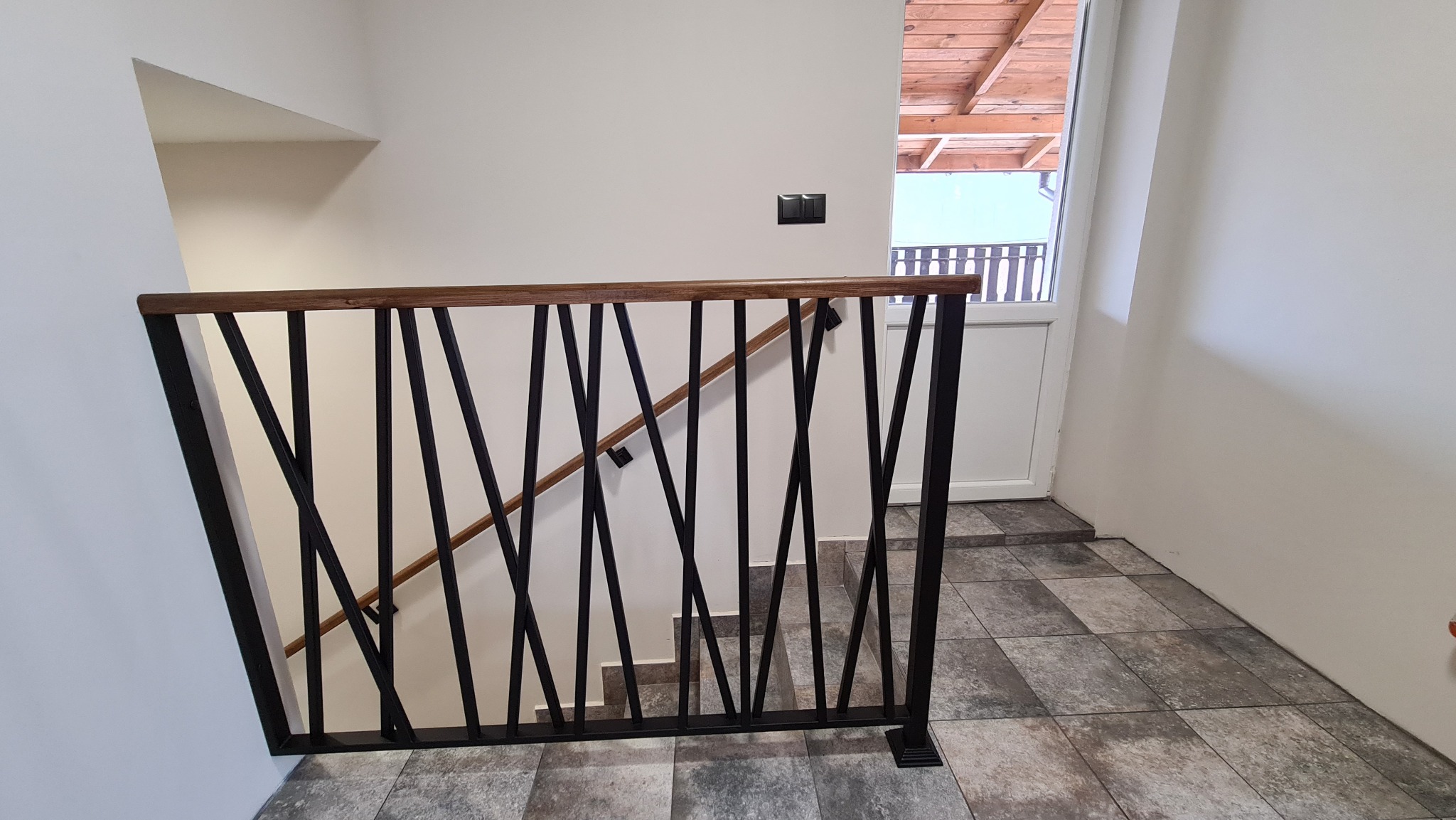 Balustrada wewnętrzna malowana na kolor czarny