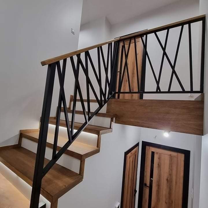 Balustrada industrialna malowana na kolor czarny