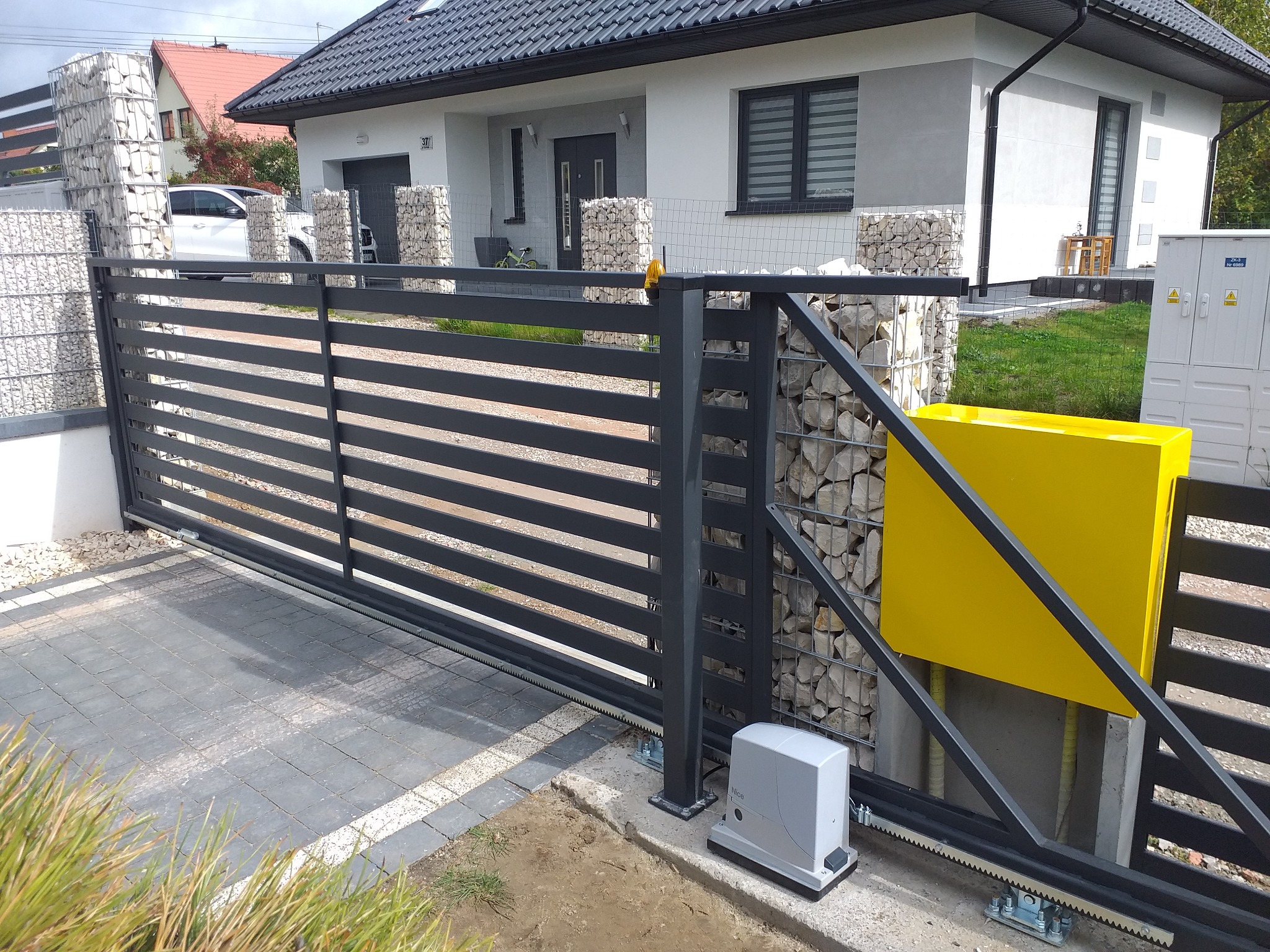 Brama przesuwna po zamontowaniu