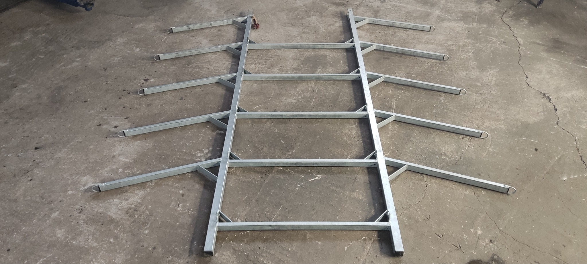 Konstrukcja do przewozu kajaków