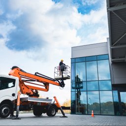 LuxeLike Firma Sprzątająca - Usługi podnośnikiem koszowym i prace na wysokościach