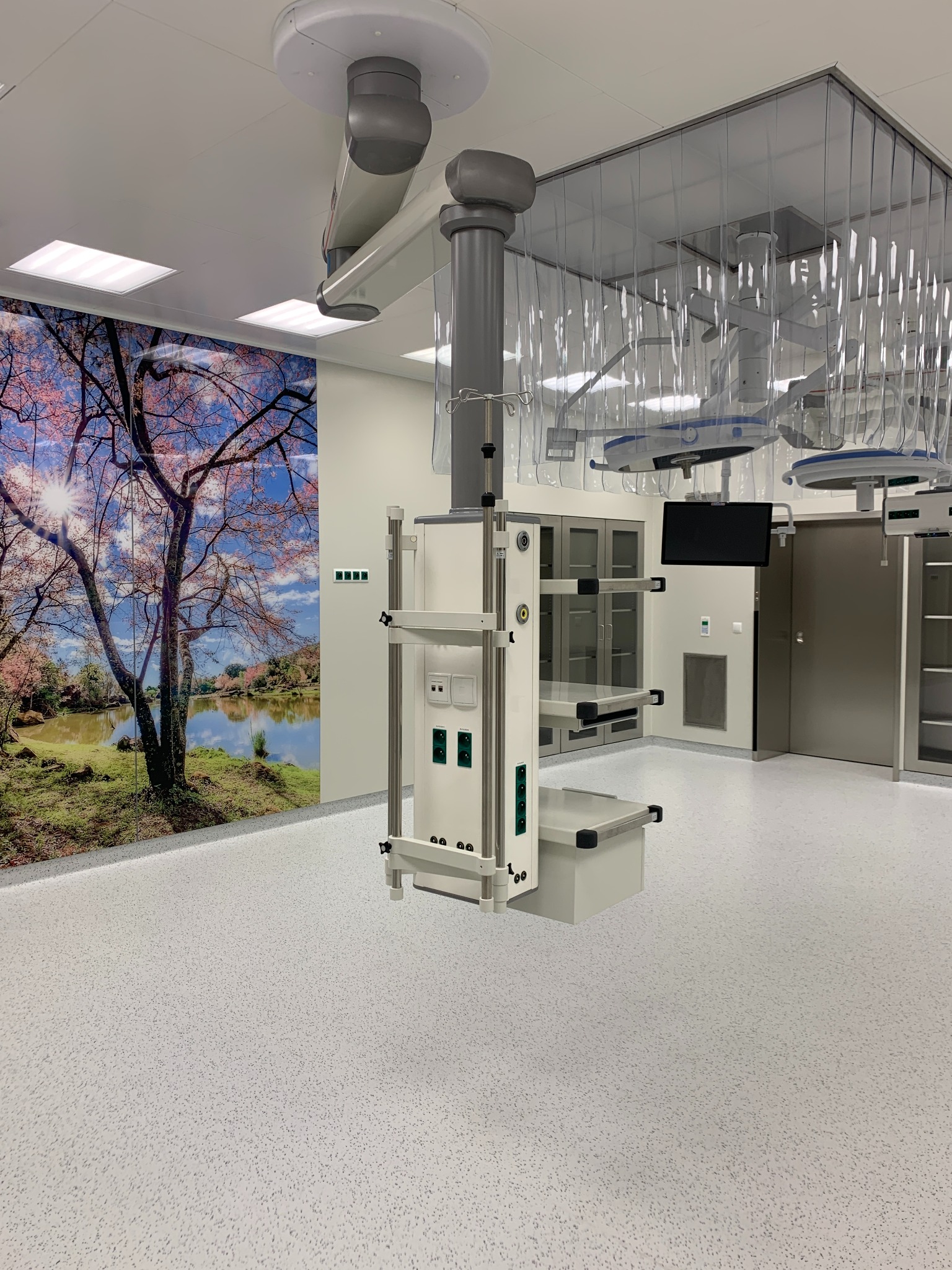 Sprzątanie po budowie oraz odczyszczanie sali operacyjnych w szpitalu MSWiA w Rzeszowie