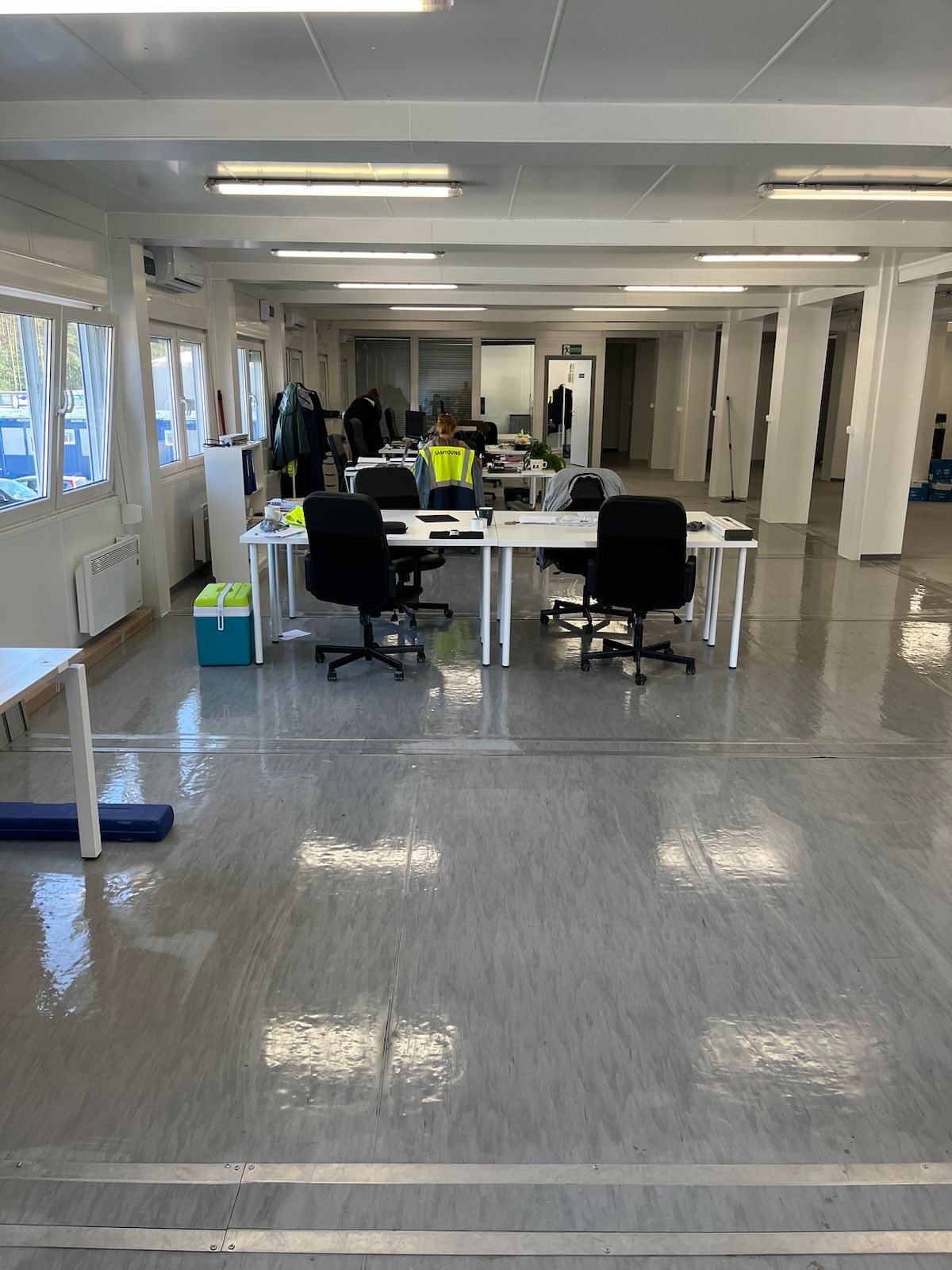 Utrzymanie czystości tymczasowych biur budowy