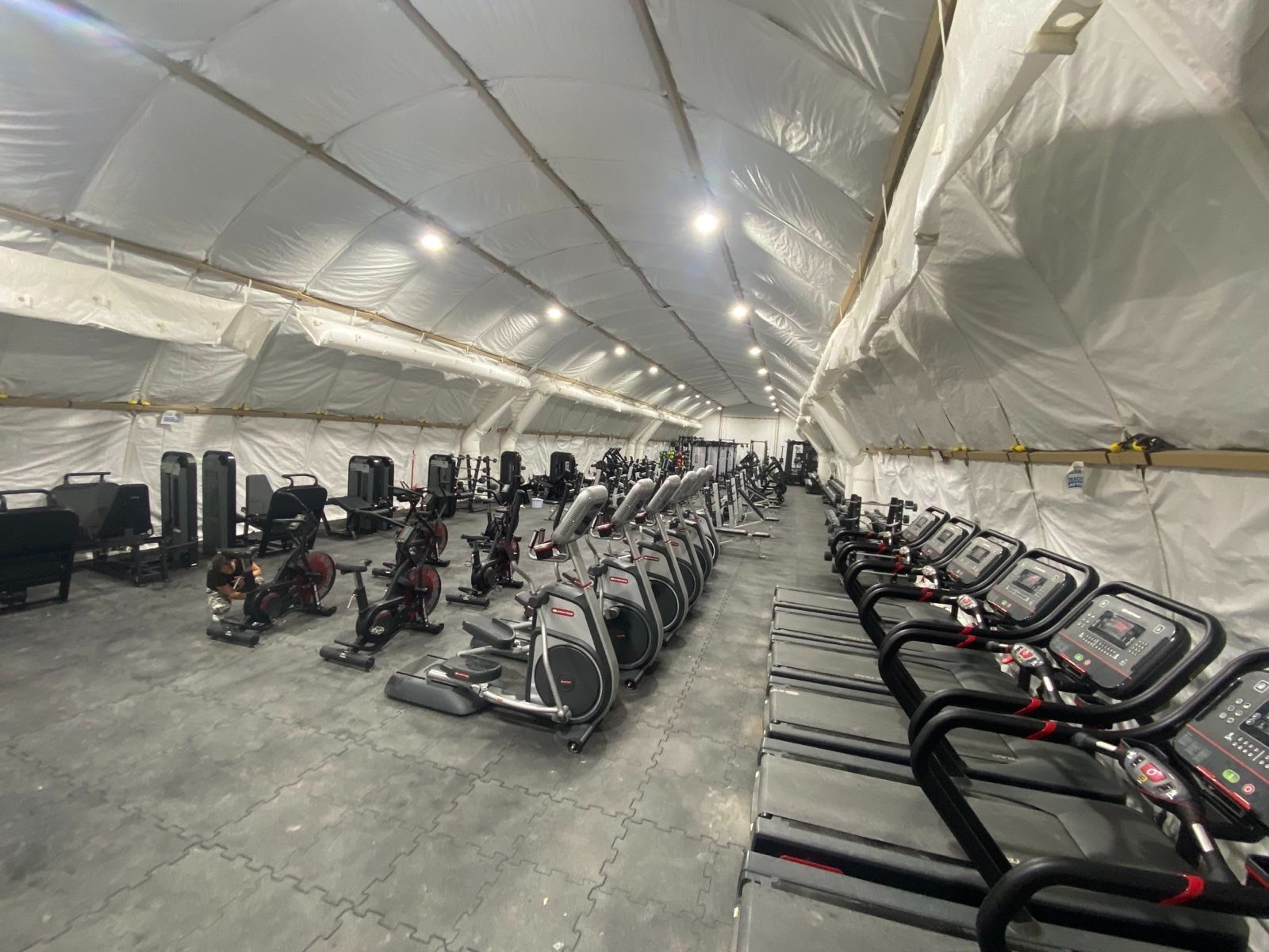 Utrzymanie czystości siłowni wojskowych