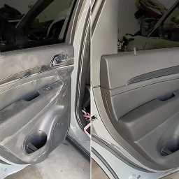 Kompleksowe czyszczenie wnętrza auta
Wnętrze zostało dokładnie odkurzone, a tapicerka wypłukana metodą ekstrakcyjną. Usunęliśmy plamy, kurz i zapachy, wyczyściliśmy podsufitkę, plastiki, schowki i nawiewy. Samochód jest czysty, zadbany.