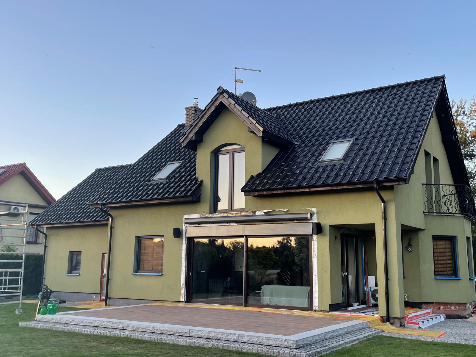 Tak wyglądał budynek przed malowaniem