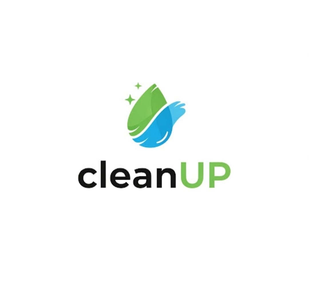 Grafika logo firmy sprzątającej: zielono-niebieska kropla z gwiazdkami i napis 'cleanUP' z zielonym 'UP'. Symbol czystości i świeżości.