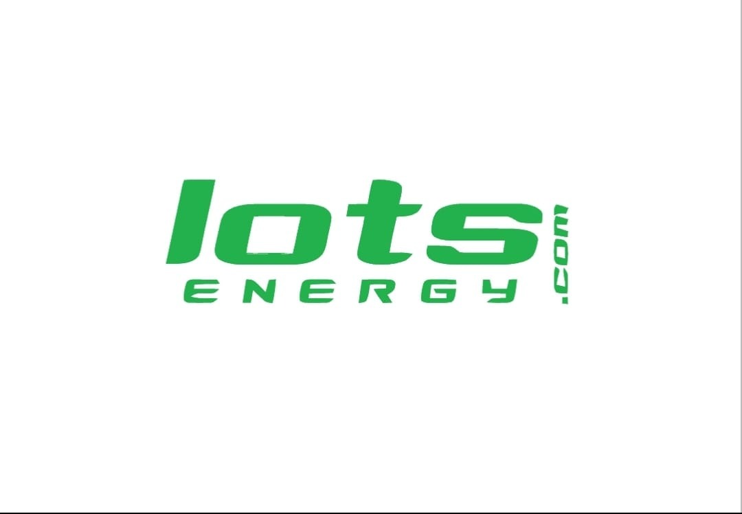 Grafika z zielonym logo 'lots ENERGY .com' na białym tle. Logo ma nowoczesny, geometryczny krój pisma. Dół logo jest mniejszy od góry.