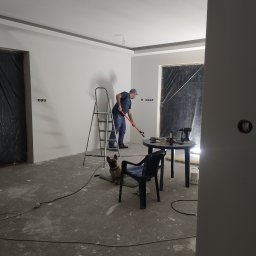 Malowanie gruntującą farbą