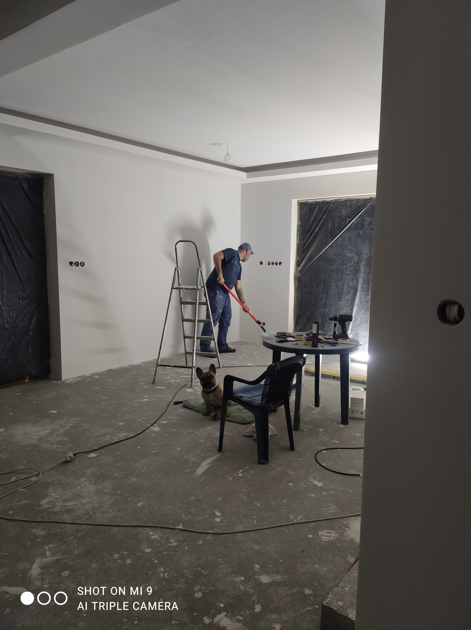 Malowanie gruntującą farbą