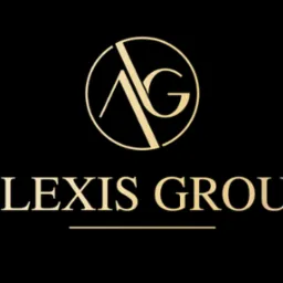 Eleganckie logo 'Alexis Group' na czarnym tle. Złoty okrąg z literami 'A' i 'G' oraz pełna nazwa firmy poniżej, podkreślona cienką linią.