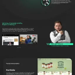 Kompozycja graficzna prezentująca ofertę firmy IT: ekrany urządzeń z logo firmy, portfolio projektów, dane kontaktowe i wizerunek eksperta. Nowoczesny design.