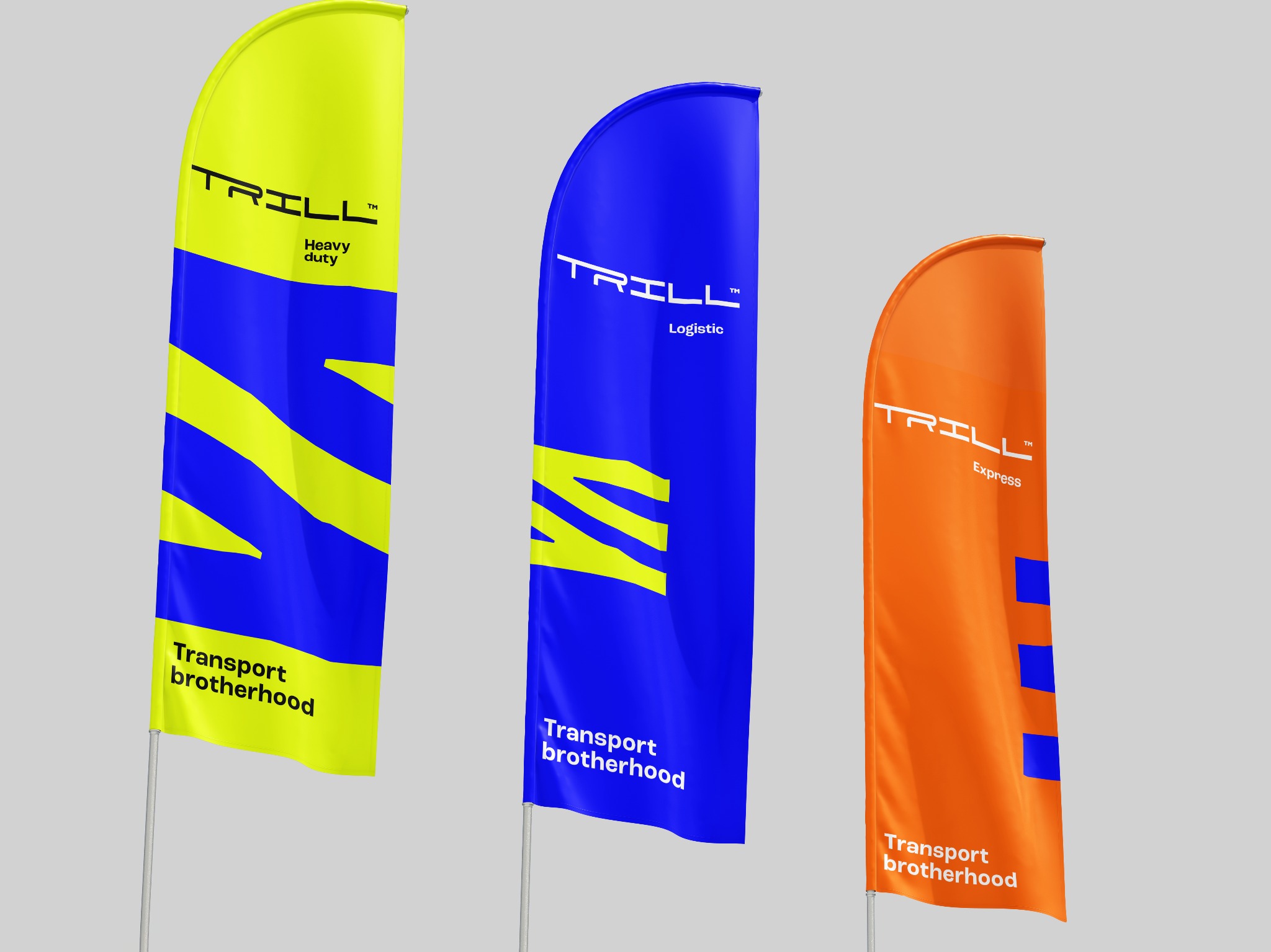 Trzy flagi reklamowe typu 'windery' w kolorach: żółtym, niebieskim i pomarańczowym. Każda z nich z logo 'Trill' i hasłem 'Transport brotherhood'.