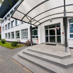 ADWOKAT NYSA - ADWOKAT PAULINA STASIEŁOWICZ - Wejście do budynku ul. Chodowieckiego 5 Nysa - Kancelaria Adwokacka mieści się w lok. nr 4, parter po lewej od wejścia