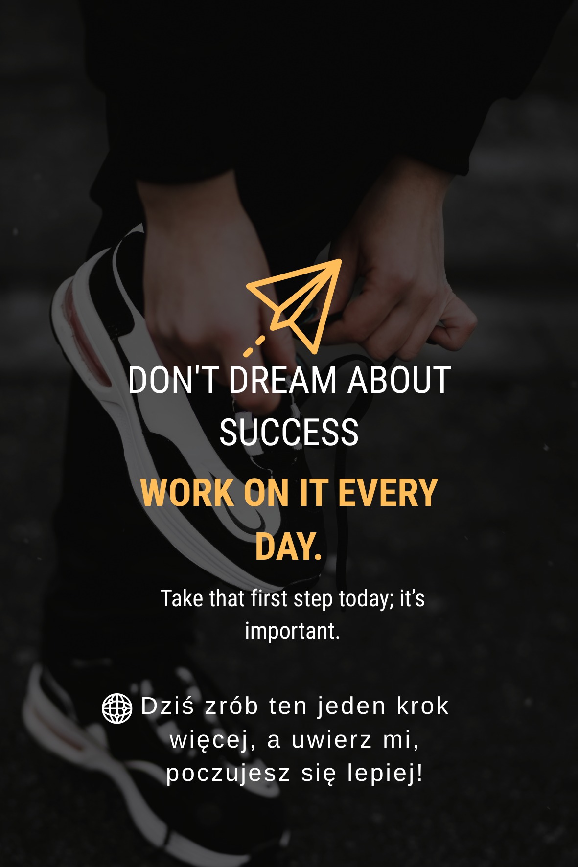 Motywacyjny plakat: osoba wiąże sznurówki buta sportowego. Hasło: 'Nie marz o sukcesie, pracuj na niego każdego dnia'. Żółty symbol papierowego samolotu.