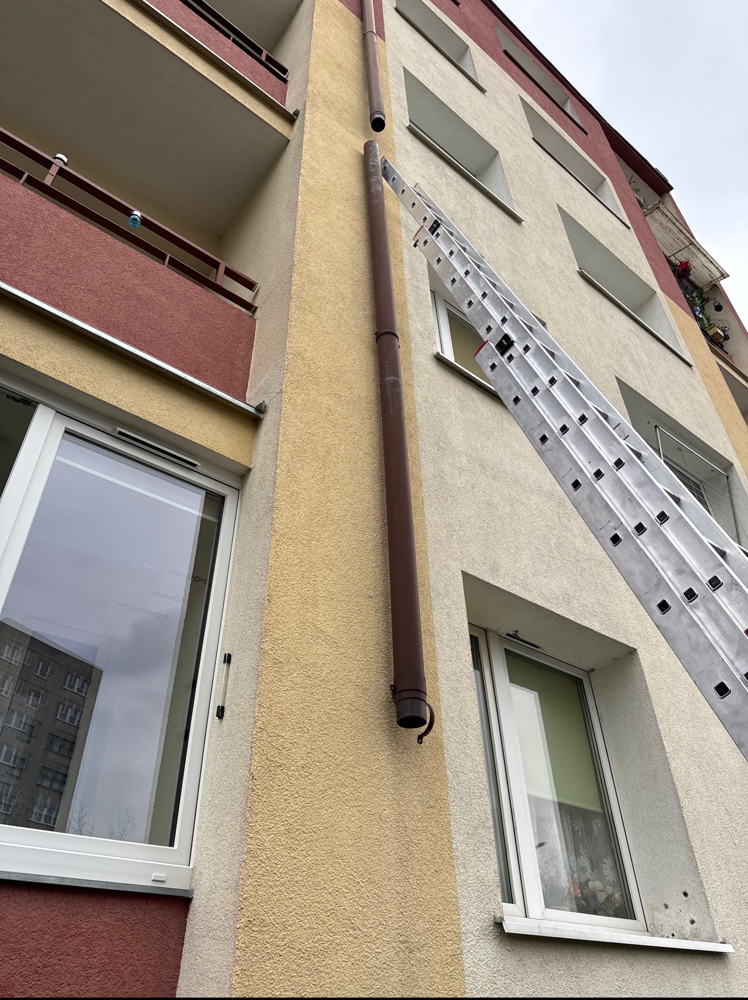 Naprawa otynkowania - 2 piętro blok mieszkalny