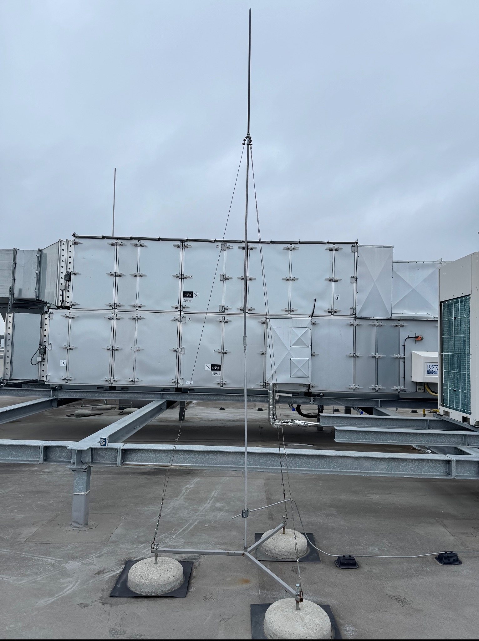 Naprawa masztu odgromowego - hala magazynowa