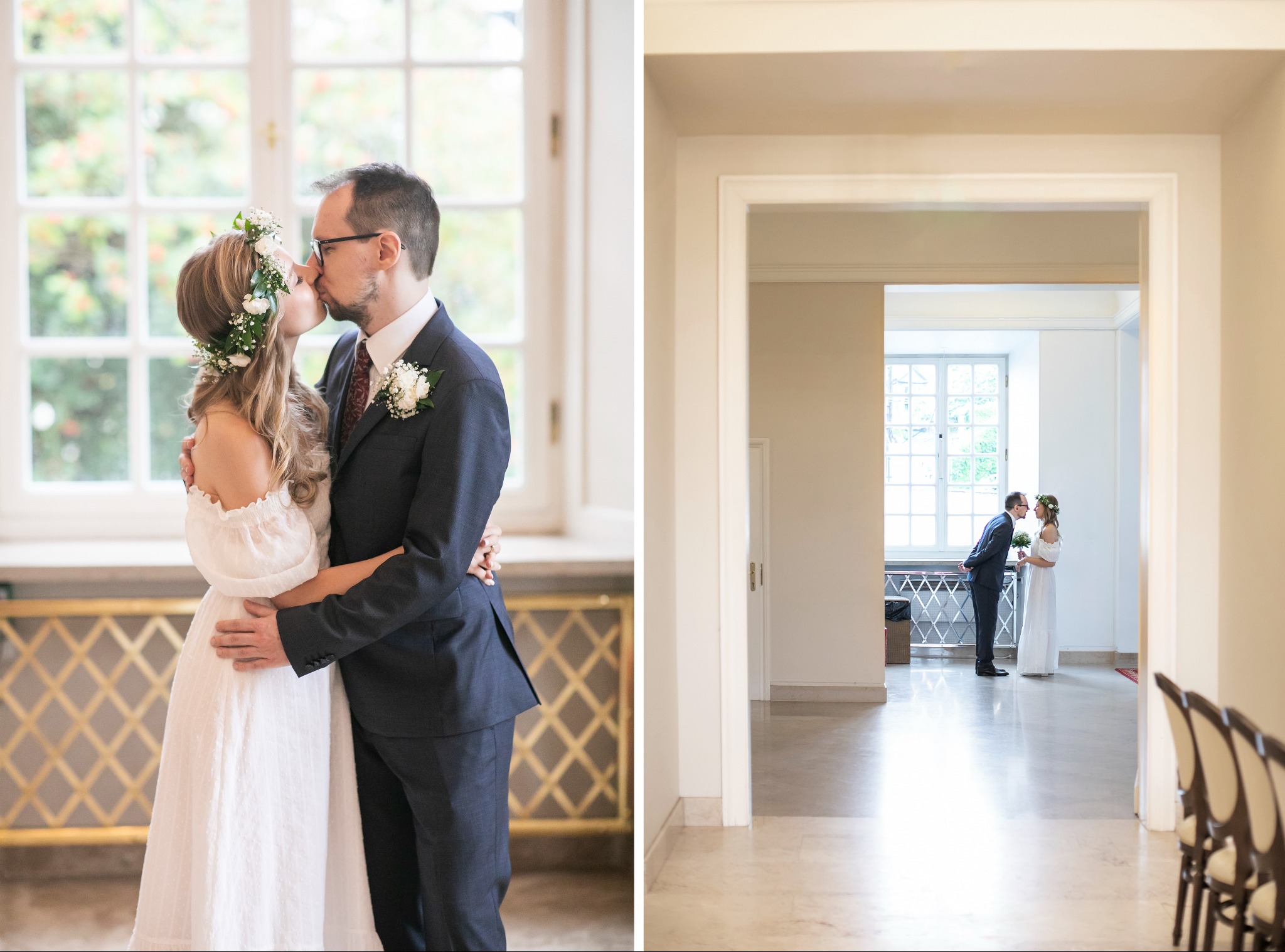 Para młoda w objęciach, pocałunek w jasnym wnętrzu. Panna młoda w wianku, pan młody w garniturze. Widok z bliska i oddali przez drzwi, subtelna kolorystyka.