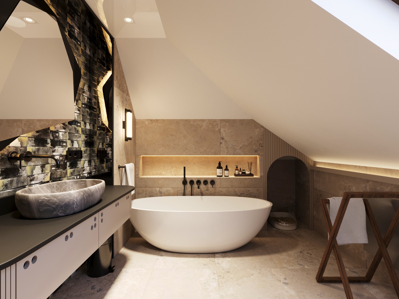 Stylowa łazienka na poddaszu z wolnostojącą wanną i umywalką z marmuru. Uwagę przykuwa lustro z dekoracyjną ramą z płytek w odcieniach czerni i złota.