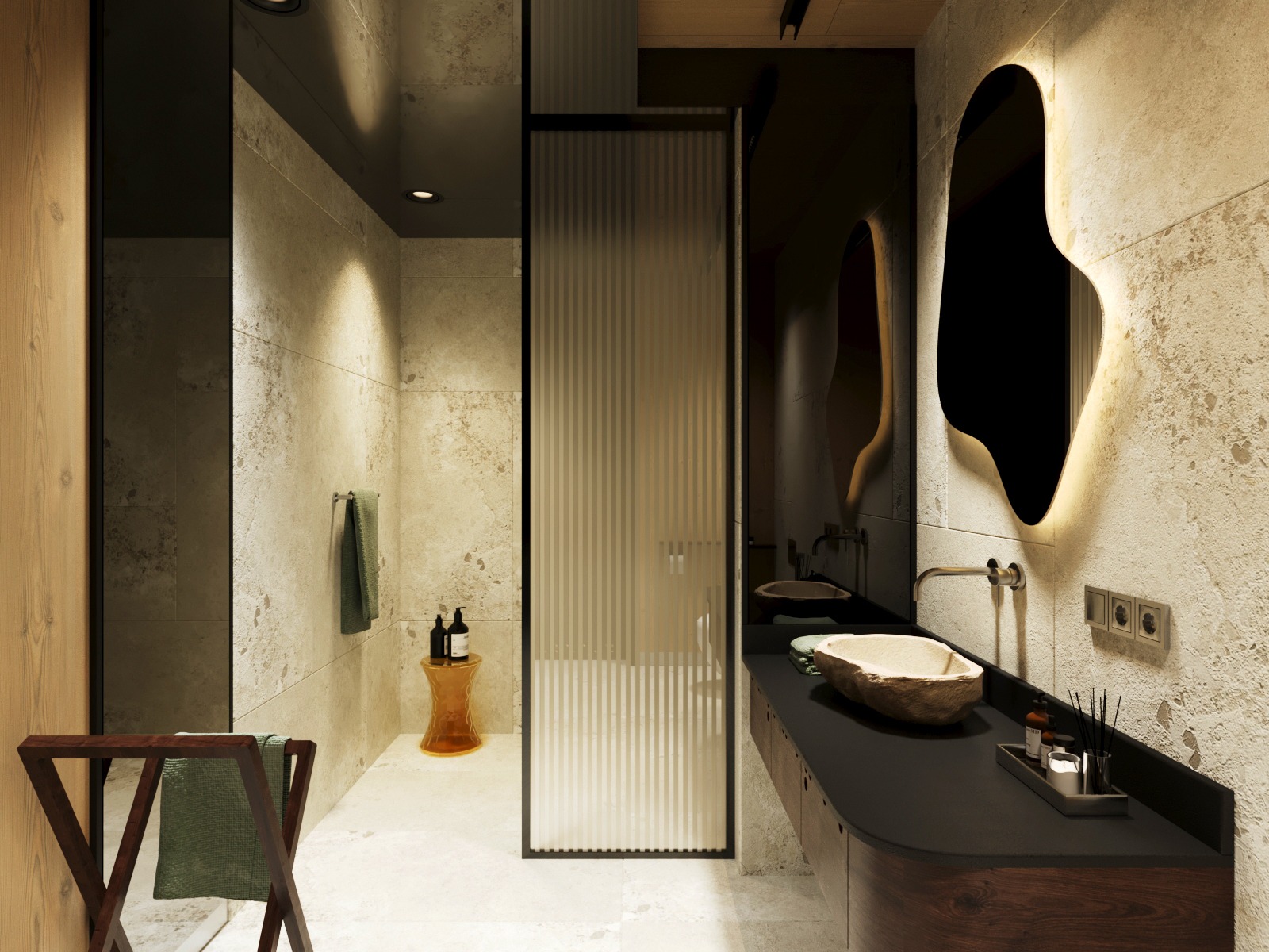 Nowoczesna łazienka z beżowymi płytkami, asymetrycznym lustrem z podświetleniem LED i kamienną umywalką. Kabina prysznicowa oddzielona lamelową szybą.