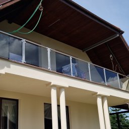 MAGIC FISH SPÓŁKA Z OGRANICZONĄ ODPOWIEDZIALNOŚCIĄ - Balustrada balkonowa ze stali nierdzewnej z wypełnieniem ze szkła grafitowego