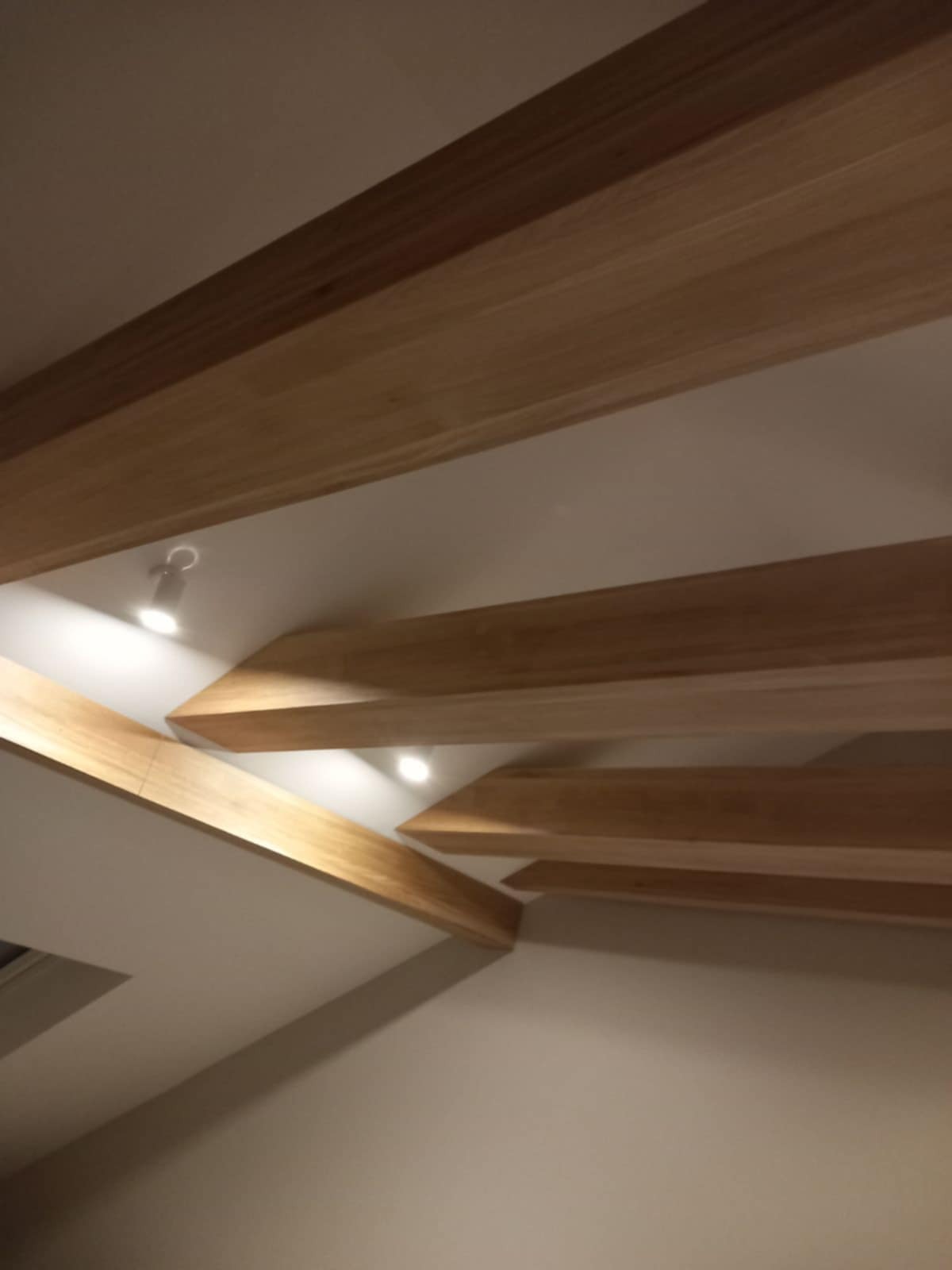 Nowoczesna obudowa belek stropowych