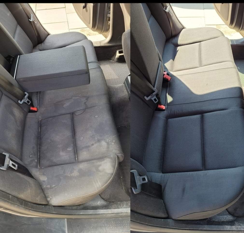 Tapicerka samochodowa tylna: porównanie przed (zabrudzona) i po czyszczeniu. Widoczna różnica w kolorze i braku plam na materiale.