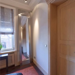 W projekcie sypialni każdy detal został indywidualnie zaprojektowany przez projektantkę wnętrz Annę Buczny ze szczecińskiej pracowni Anna Buczny Piękne Wnętrza. Modernizacja mieszkania w została wykonana pod klucz przez szczecińską projektantkę wnętrz. 