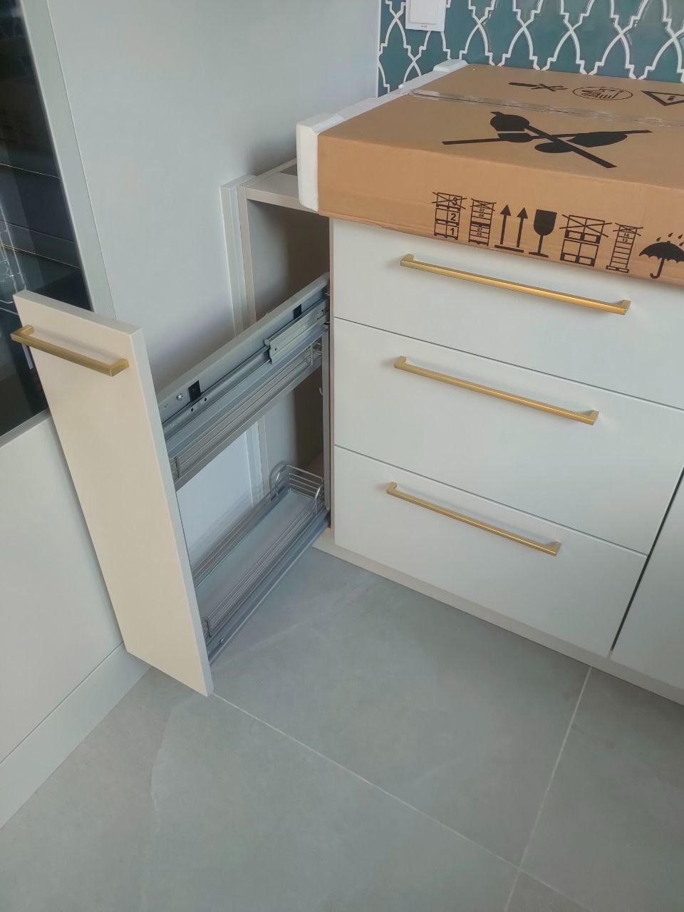 Małe ale pojemne kargo w zabudowie kuchenne. Każdy centymetr się liczy.