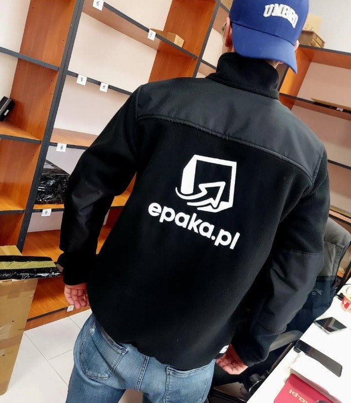 Haft - bardzo wytrzymały rodzaj znakowania odzieży. Szyk, klasa, elegancja.