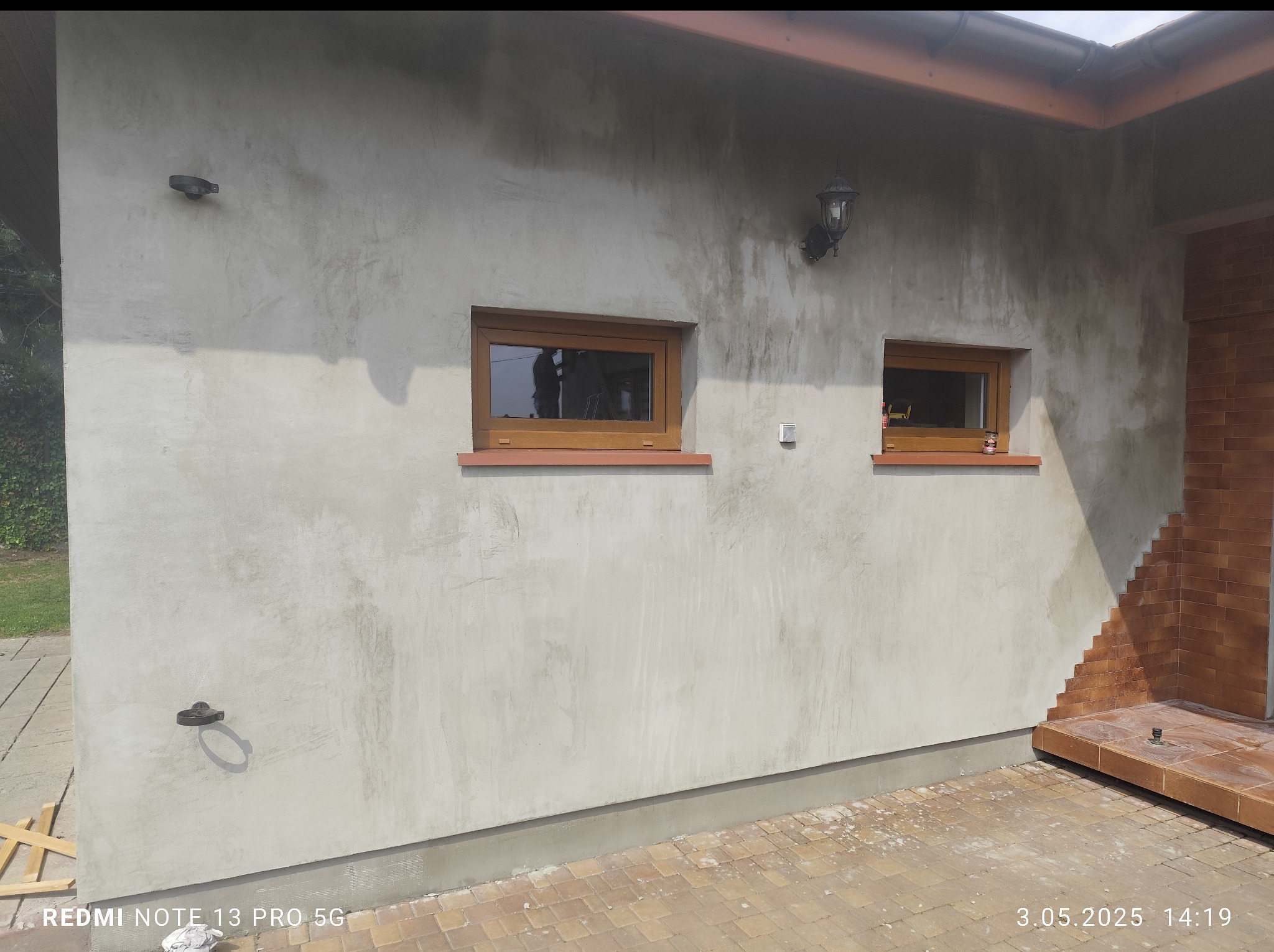 Pierwsza ściana domku ocieplona. Lecimy dalej