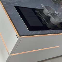 Płyta indukcyjna ze zintegrowanym okapem marki Siemens z 5-cio letnią gwarancją producenta