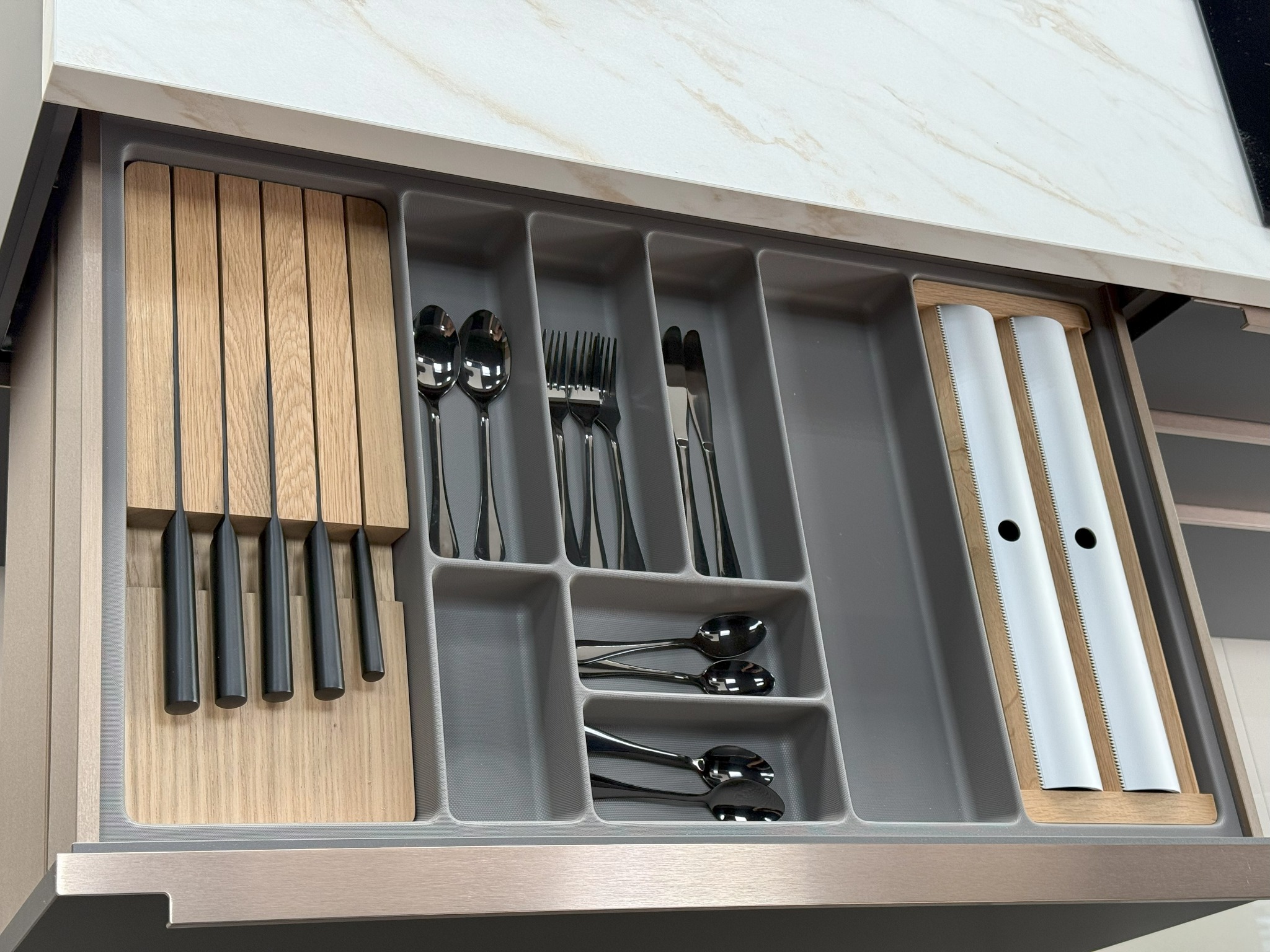 Różne rodzaje wkładów na sztućce