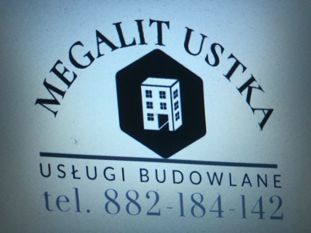 Logo firmy budowlanej Megalit Ustka z symbolem budynku w heksagonie i numerem telefonu.