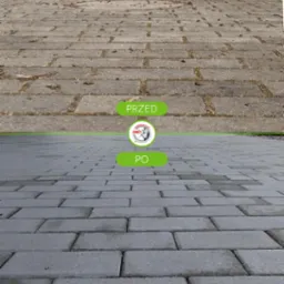 Porównanie kostki brukowej PRZED i PO zabiegu czyszczenia, ukazujące usunięcie zabrudzeń i mchu. Efekt 'po' prezentuje świeżą, szarą powierzchnię.