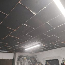 Ocieplenie sufitu w garażu styropianem grubości 15 cm i zatapianie siatki.