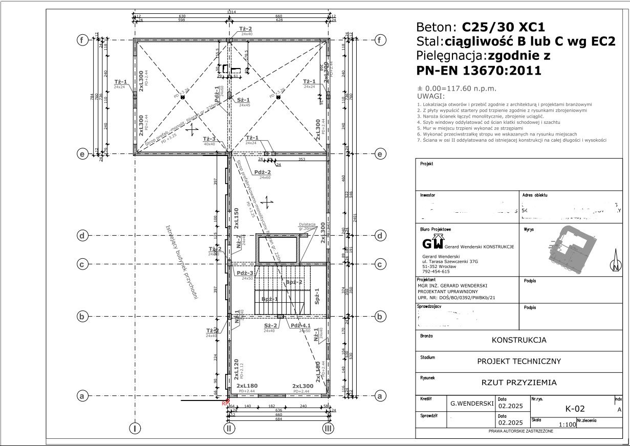 Rzut parteru projektu technicznego konstrukcji budynku, z detalami ścian, słupów i schodów. Zawiera specyfikacje betonu, stali i pielęgnacji zgodnie z normą PN-EN 13670:2011.