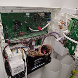 Realizacja systemu alarmowego dla lokalu usługowego. Klient biznesowy.