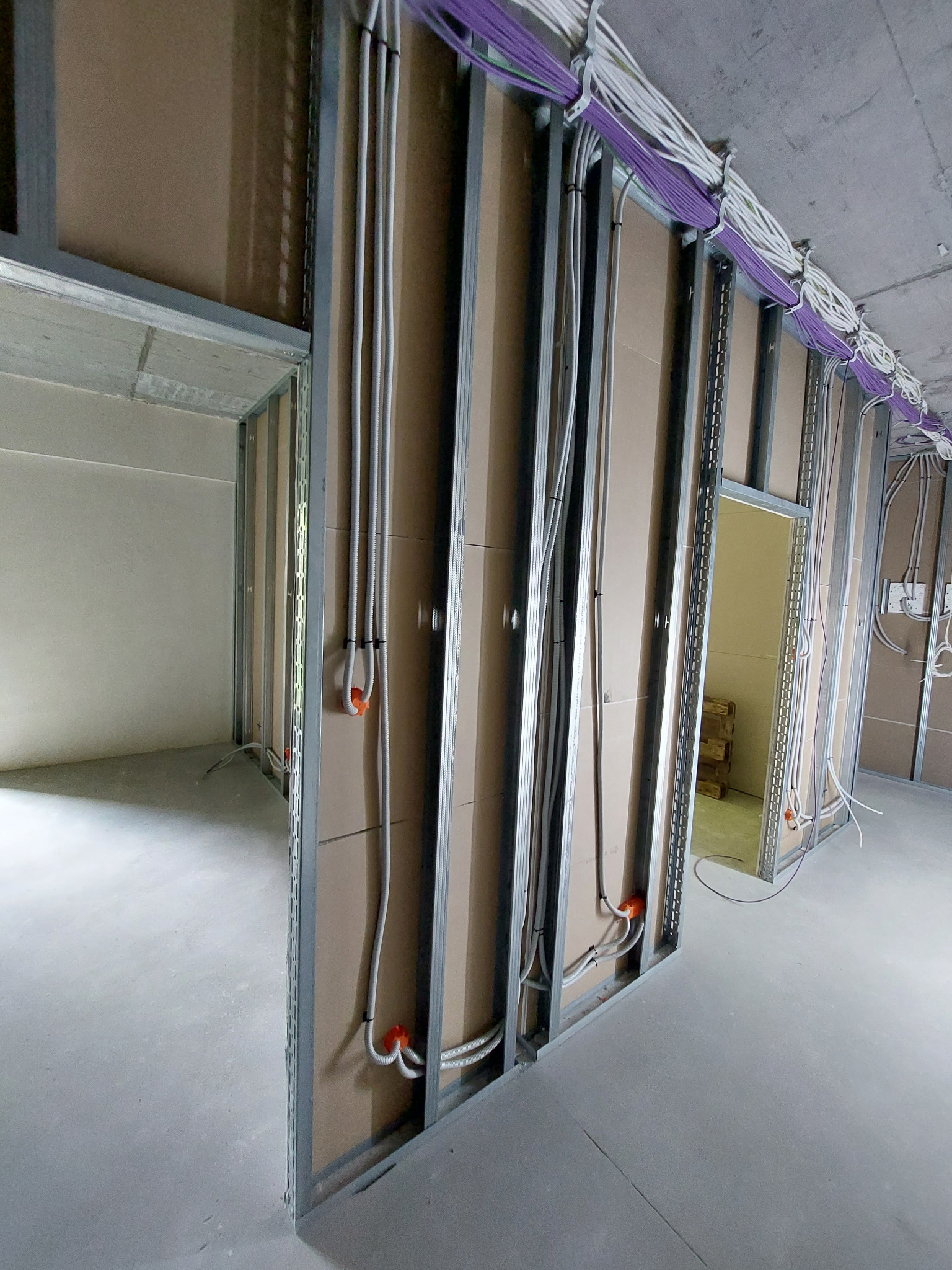 Okablowanie sieciowe w lokalu usługowym. Klient biznesowy.