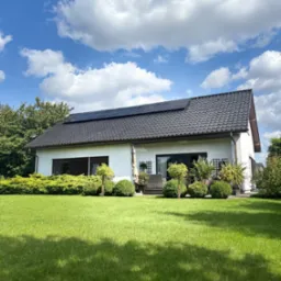 Instalacja fotowoltaiczna - 10 szt modułów w czarnej ramię, montaż na dachowce ceramicznej.