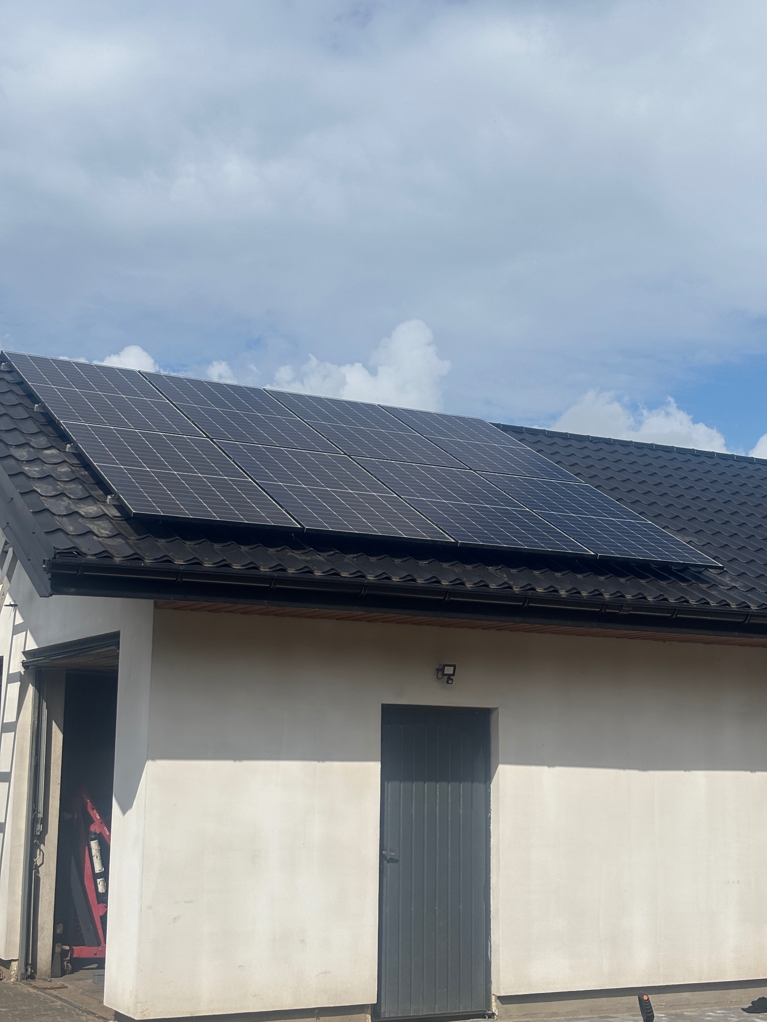 Jedna z naszych ostatnich realizacji. Rozbudowa instalacji fotowoltaicznej o 8 szt modułów.