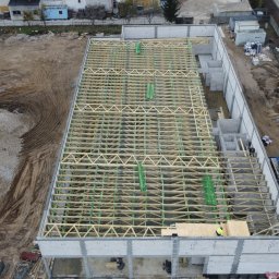 TEGOLA SPÓŁKA Z OGRANICZONĄ ODPOWIEDZIALNOŚCIĄ - Wiązary na budynku sklepu wielkopowierzchniowego