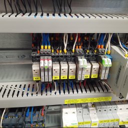 Wymiana stycznika w szafie sterowej.