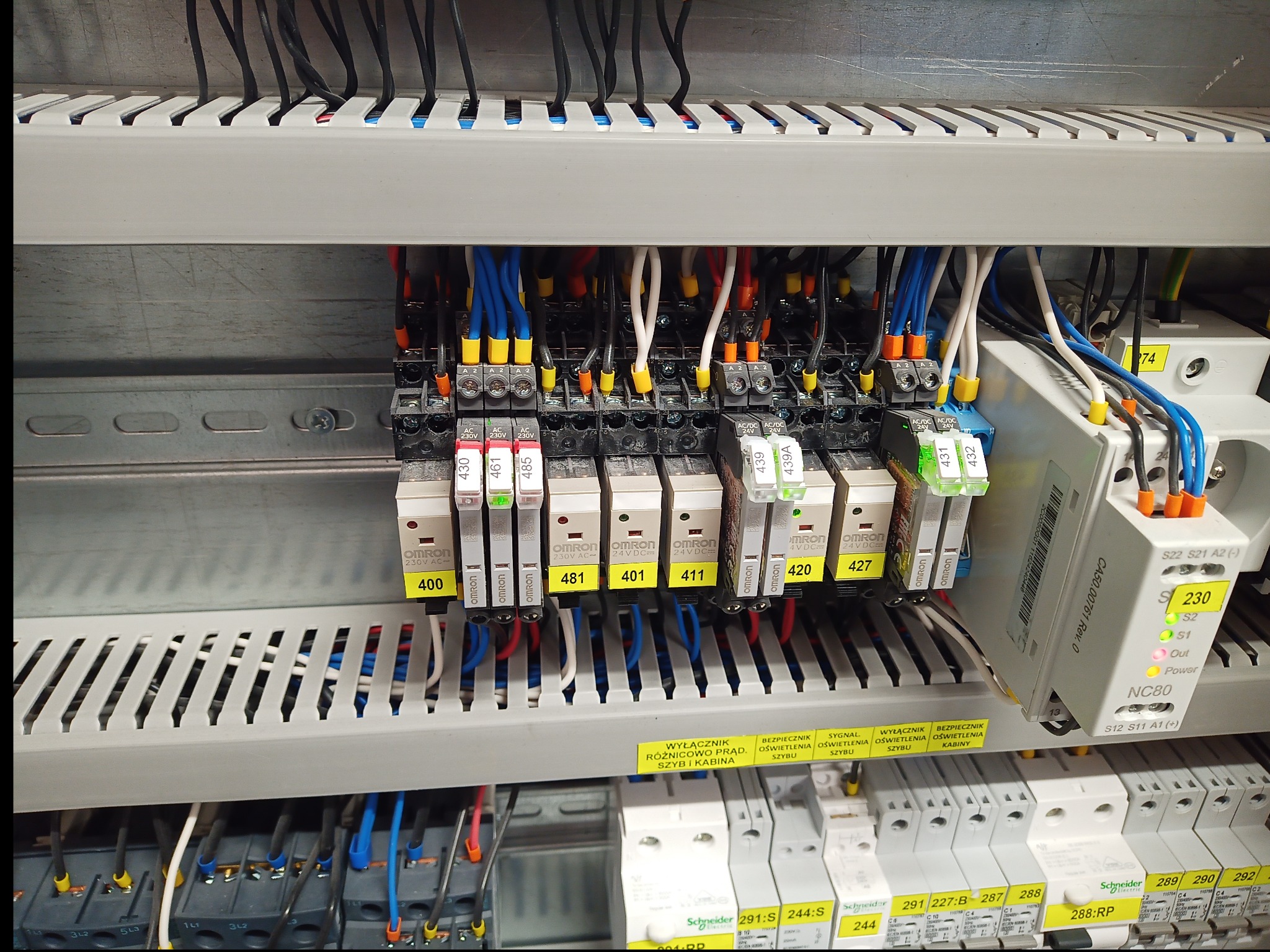 Wymiana stycznika w szafie sterowej.