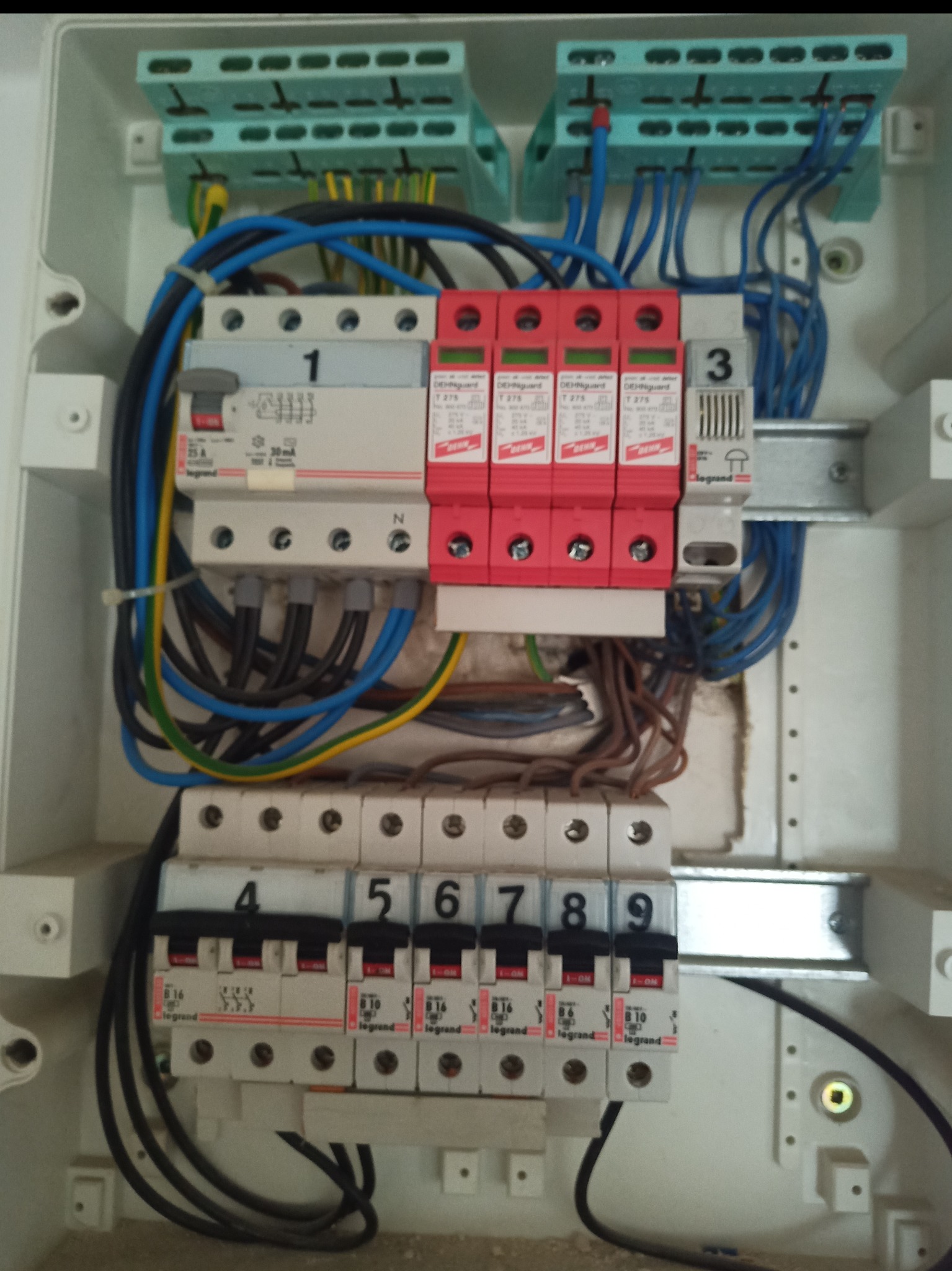 Poszukiwanie awarii spowodowanej uszkodzoną pralką.
