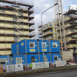 Nadzór nad budową bloków mieszkalnych, w tym roboty fundamentowe, izolowana płyta fundamentowa, ściany betonowe, strop Filigran, montaż prefabrykatów schodowych i balkonowych.